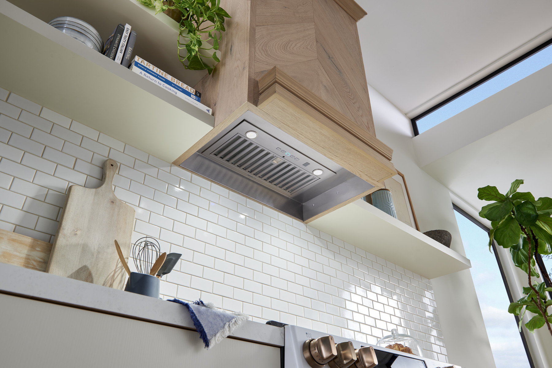 Range hood LED task lighting over cooktop