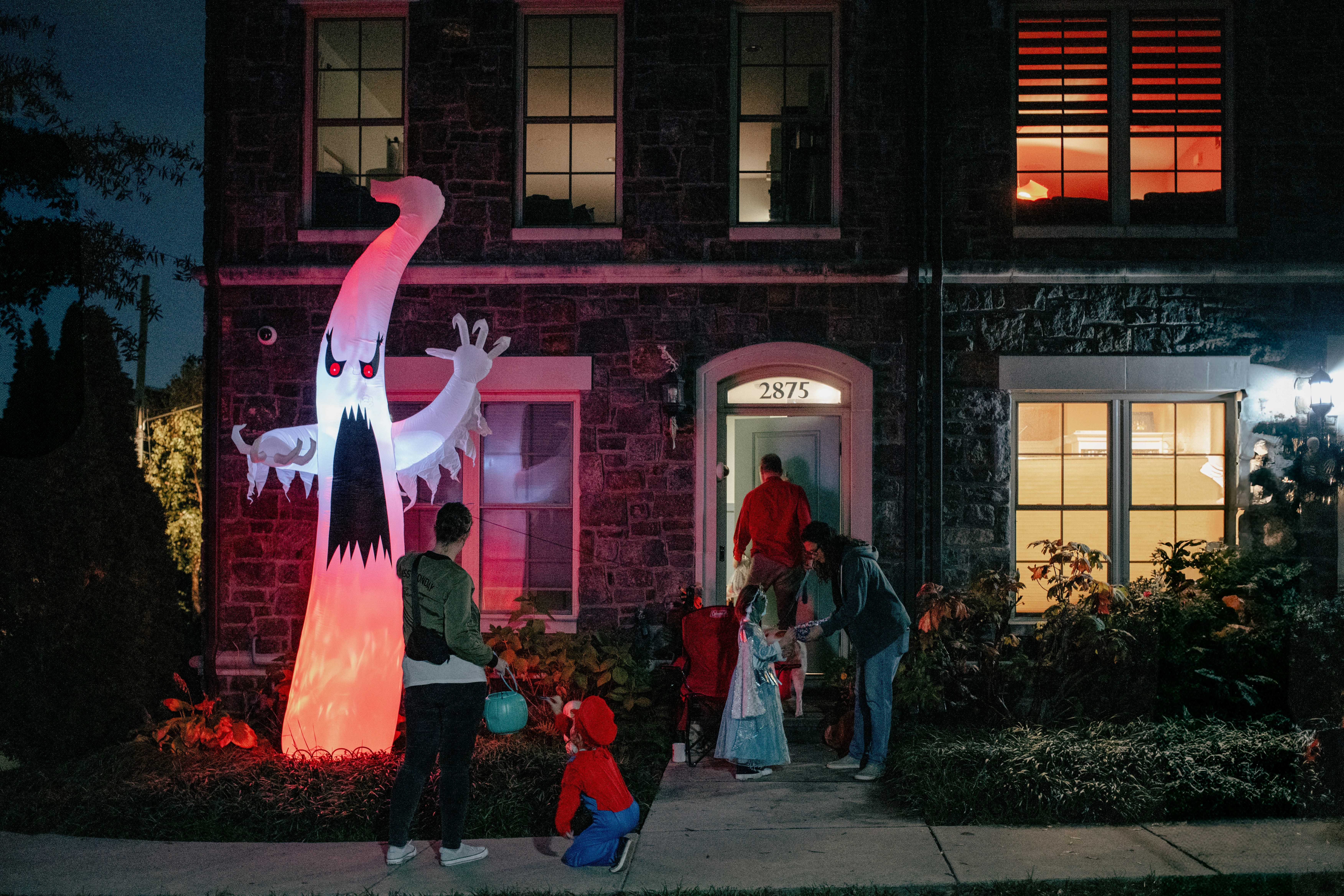 halloween trick or treating neighborhood